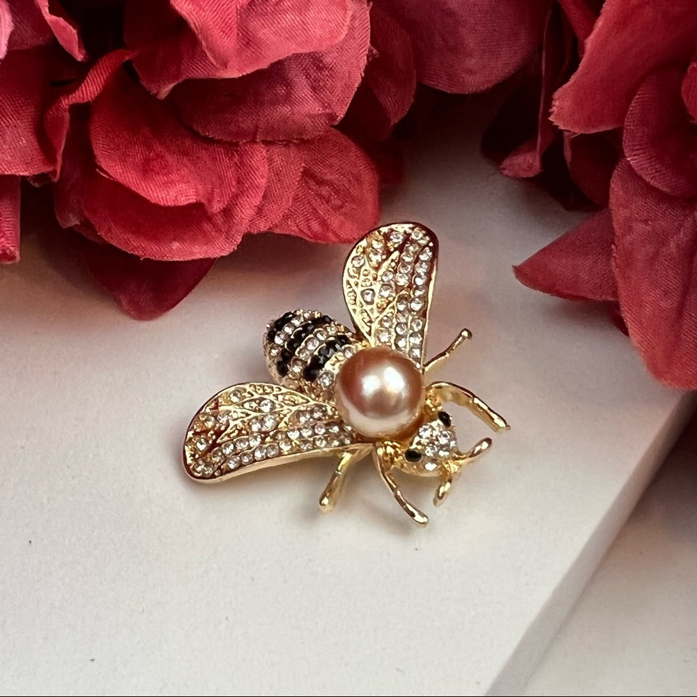 Golden Crystal Bumblebee Pearl Brooch Lapel Pin - Picture 10 of 16
